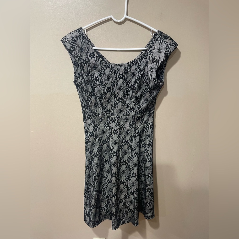 Worthington Elegant Black and Beige Sleeveless Dress